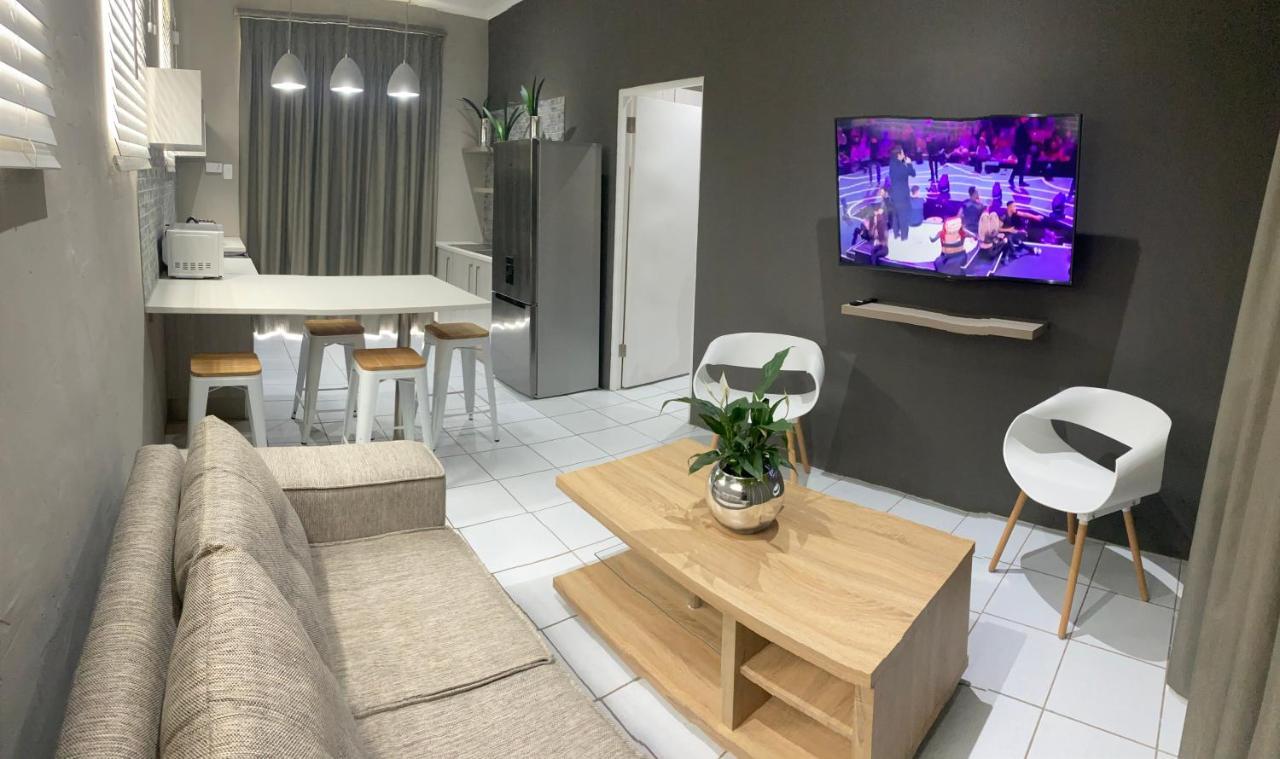 Adventure Apartment - Colchester - 5Km From Elephant Park Exterior photo