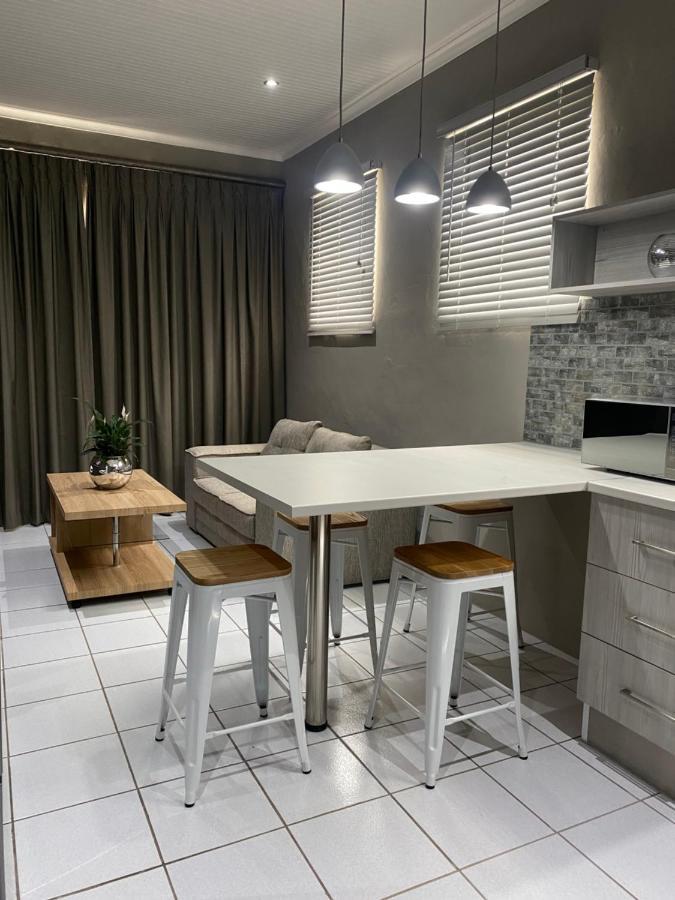 Adventure Apartment - Colchester - 5Km From Elephant Park Exterior photo
